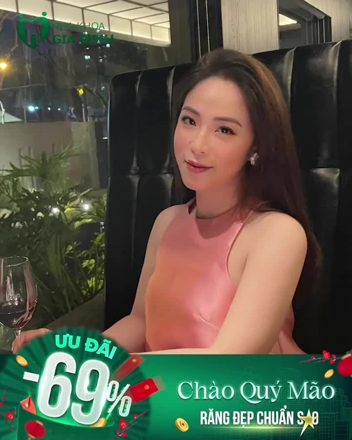 MC ĐỨC BẢO ĐƯỢC BÀ XÃ THÁP TÙNG ĐẾN NHA KHOA GIA ĐÌNH LÀM RĂNG SỨ THẨM MỸ