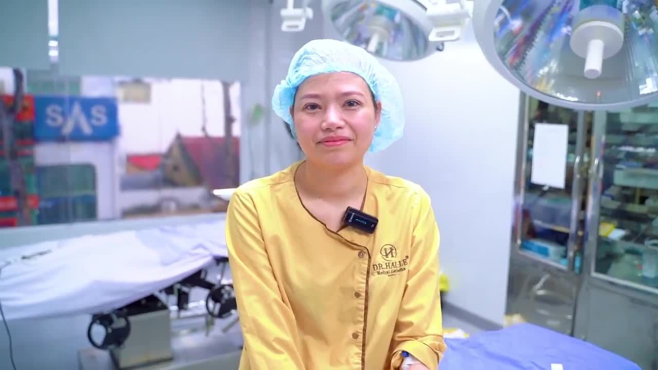 Một người được chữa lành đôi mắt sụp mí bẩm sinh cả gia đình vui và hạnh phúc