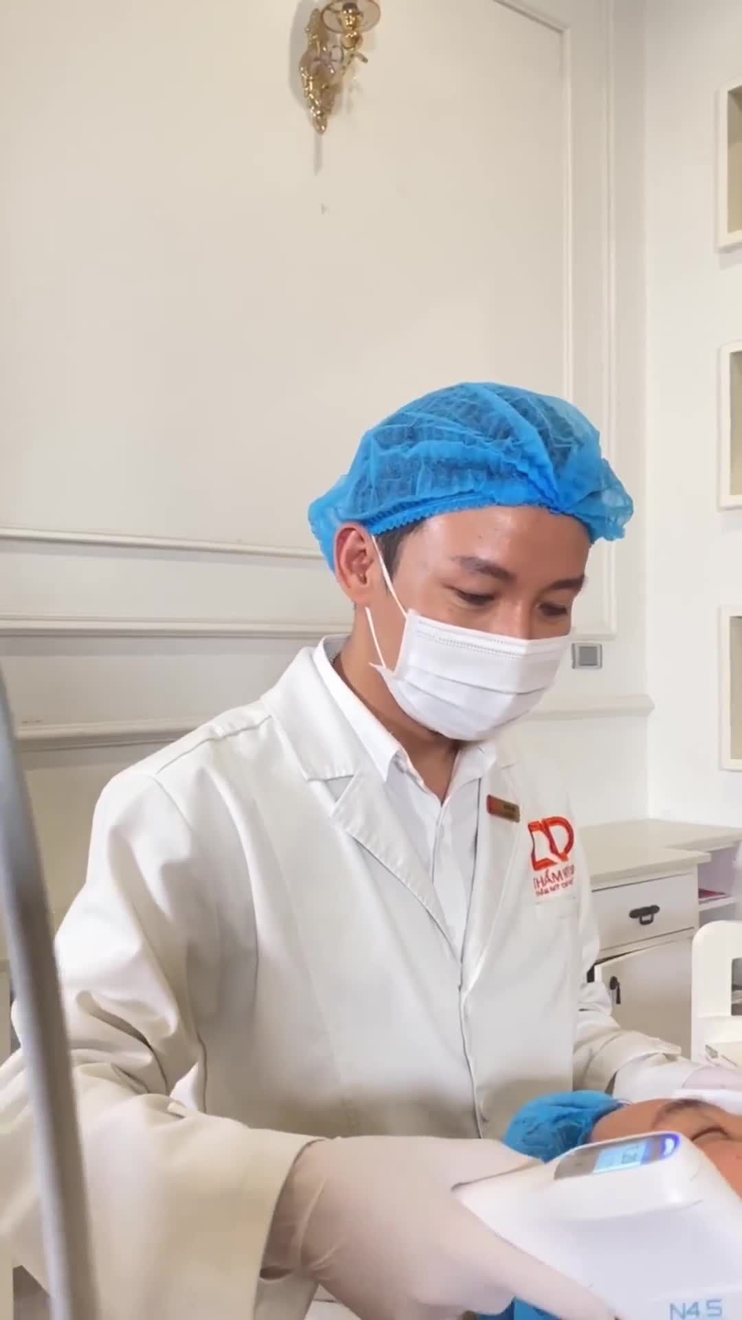 BS ĐIỀN TRANH THỦ CHĂM SÓC DA SAU GIỜ LÀM VIỆC
