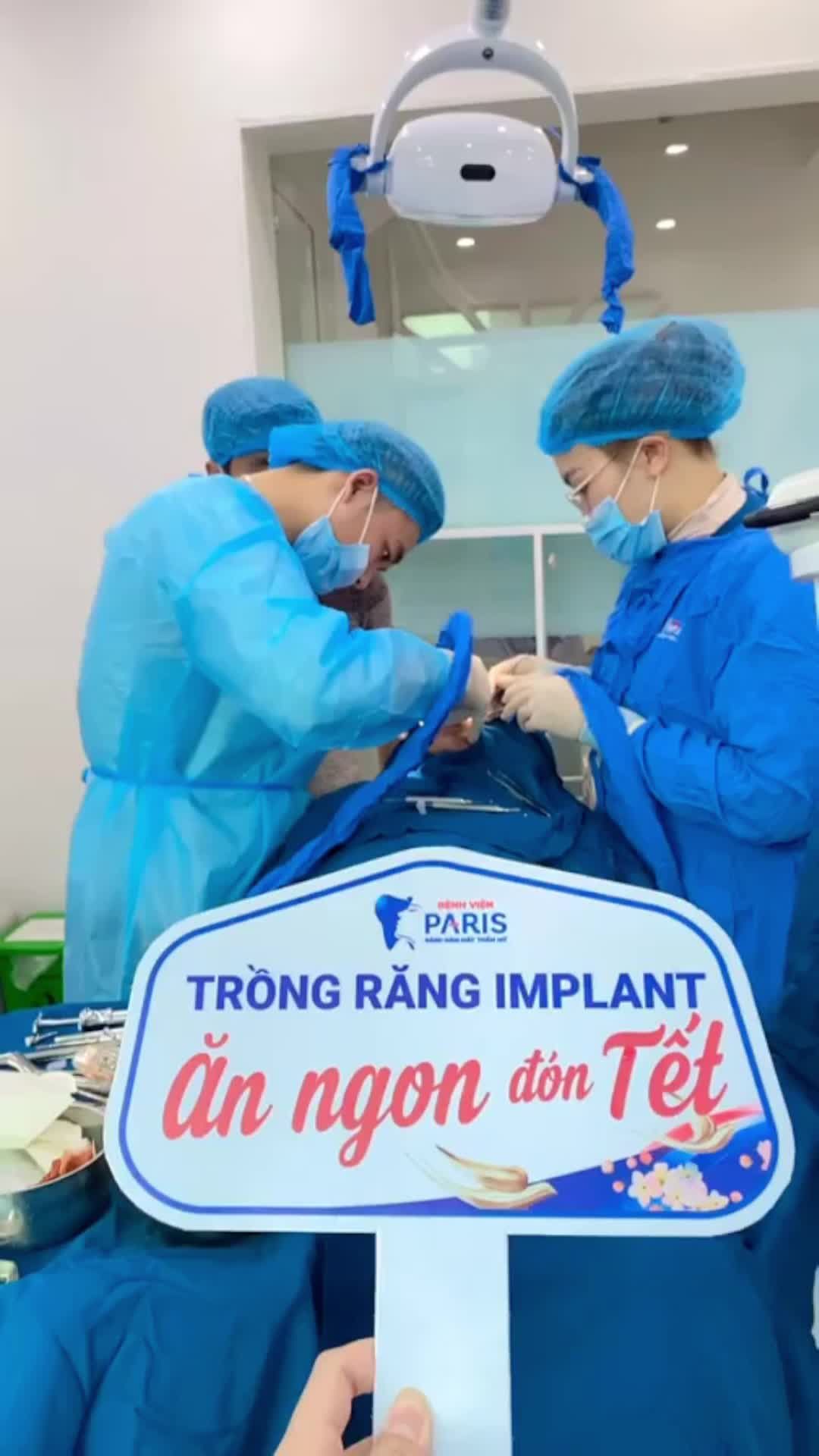 Trồng răng ăn ngon tròn vị Tết