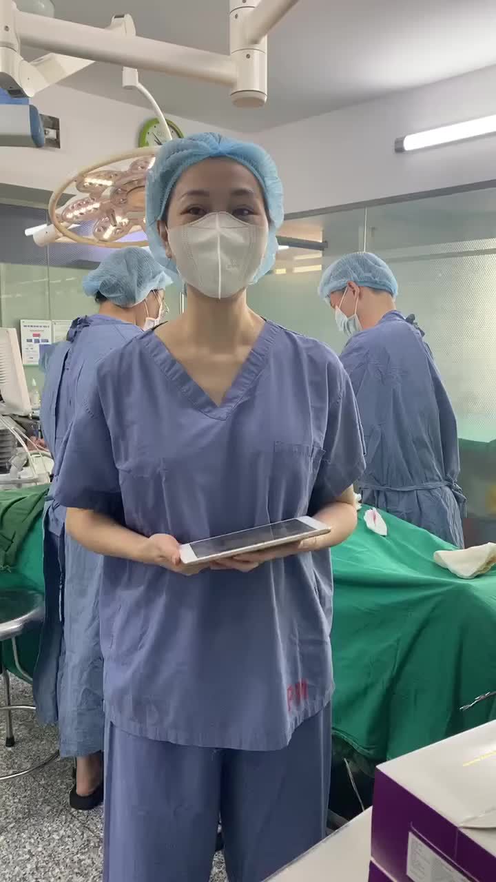 Cùng nghe Bs Tươi chia sẻ về tình trạng của chị khách hàng hôm nay và quá trình thực hiện phẫu thuật nâng cấp V1 cải thiện khuyết điểm cho chị khách hàng nhé!