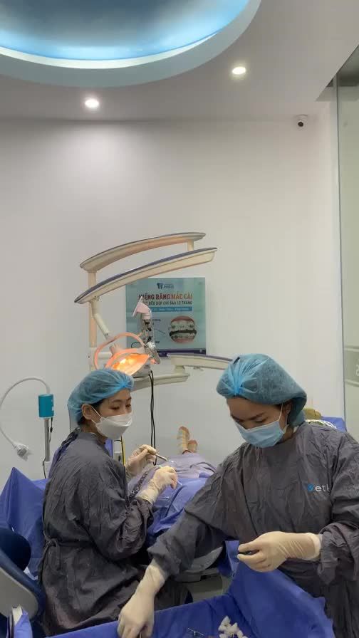 Quá trình cấy ghép 2 trụ implant tại Nha khoa Paris - Chi Nhánh Nghệ An