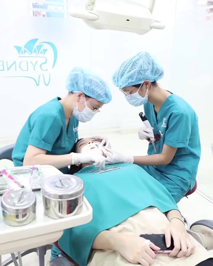 Khắc phục răng xỉn màu khi niềng răng?