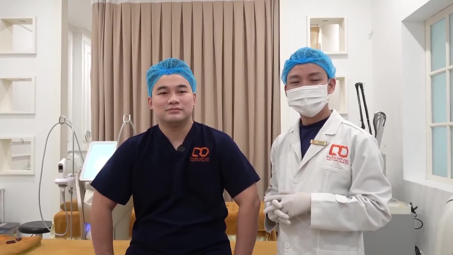 Theo chân BS Điền, hôm nay BS Việt Anh cũng sẽ thực hiện trẻ hoá làn da bằng công nghệ NÂNG CƠ TRẺ HOÁ MFU