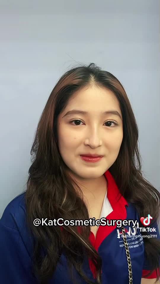 Ai có thể không yêu vẻ đẹp trong sáng ngọt ngào này cùng đôi mắt hai mí long lanh biết nói này đúng không ạh