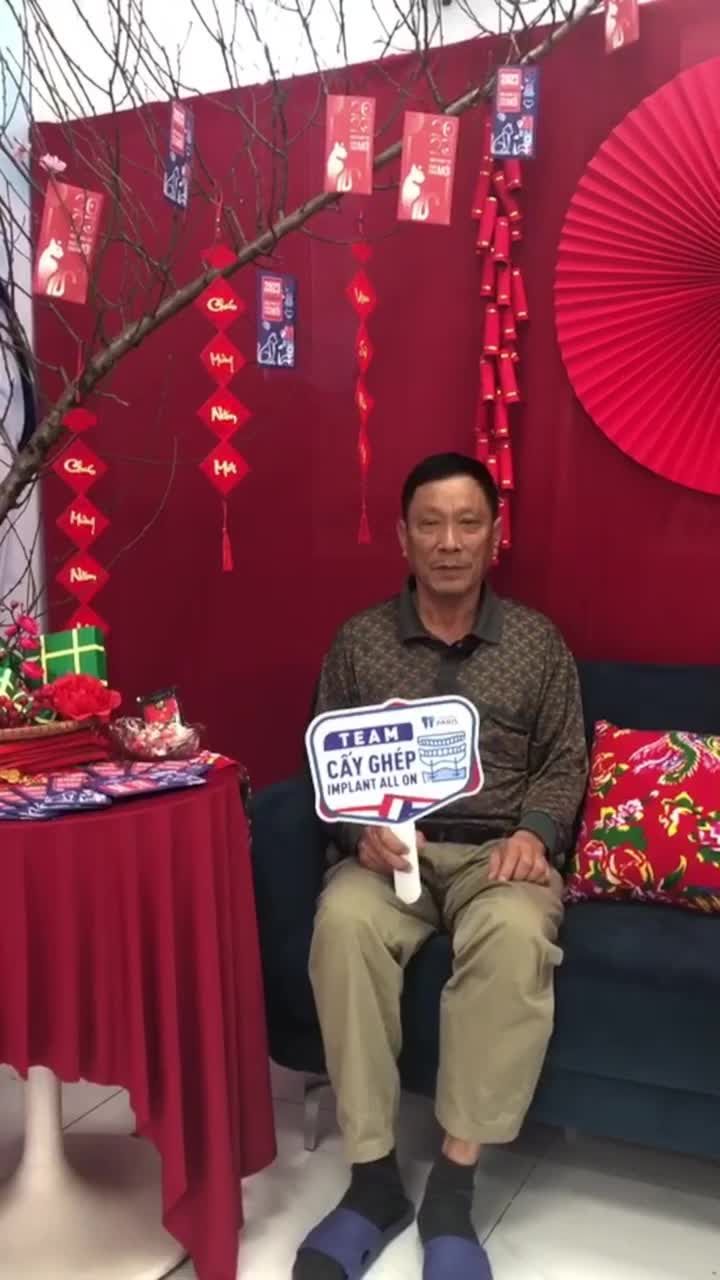 ”Trồng răng xong, giờ ăn đồ cứng thoải mái lắm , mực khô cũng ăn được tốt”