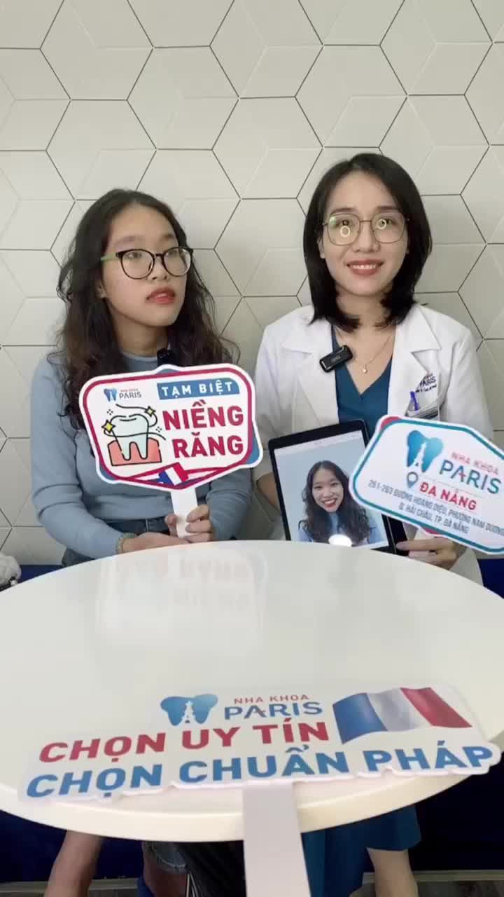 Khách hàng sau khi tháo mắc cài tại Nha khoa Paris - Chi Nhánh Đà Nẵng