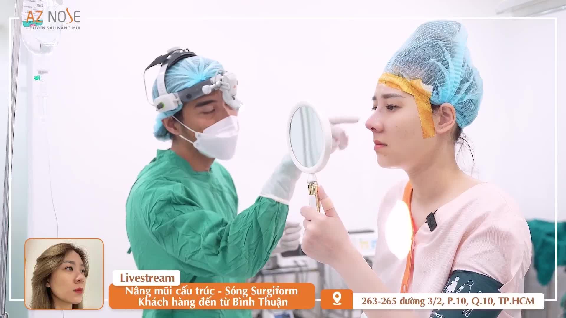 Dáng mũi Sline cao của nàng "phiên dịch viên" 9X