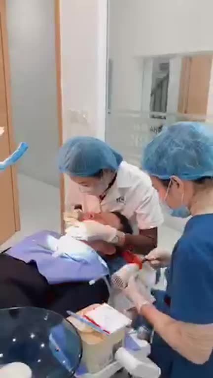 Quá trình bọc 18 răng sứ Lava Plus tại Nha khoa Paris - Chi Nhánh Nghệ An