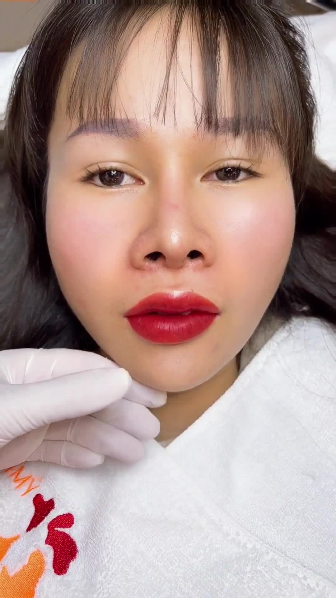 Các chị em "nườm nượp" tới Kangnam phun môi! Tầm này phun môi vào Tết đẹp mê ly luôn các chị em ạ