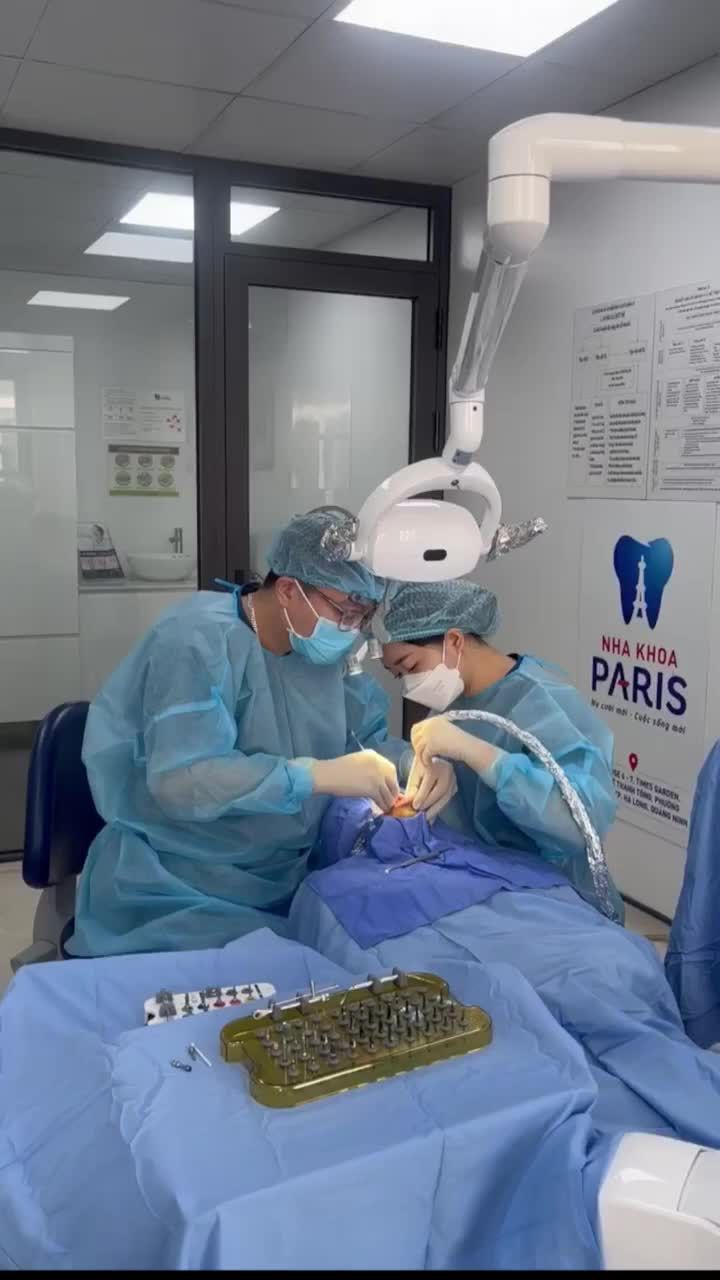 Cận cảnh cấy ghép Implant ALL ON 6 toàn hàm tại Nha khoa Paris Quảng Ninh