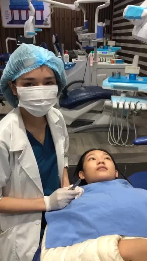 Cận cảnh quá trình tháo mắc cài sứ tại Nha khoa Paris Chi nhánh Đà Nẵng