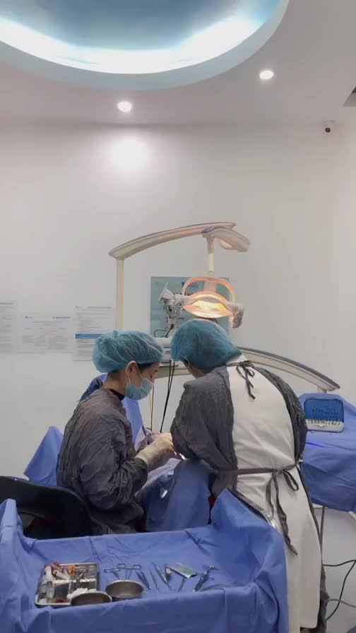 Quá trình phẫu thuật cấy ghép 05 trụ implant ETK tại Nha khoa Paris - Chi Nhánh Nghệ An