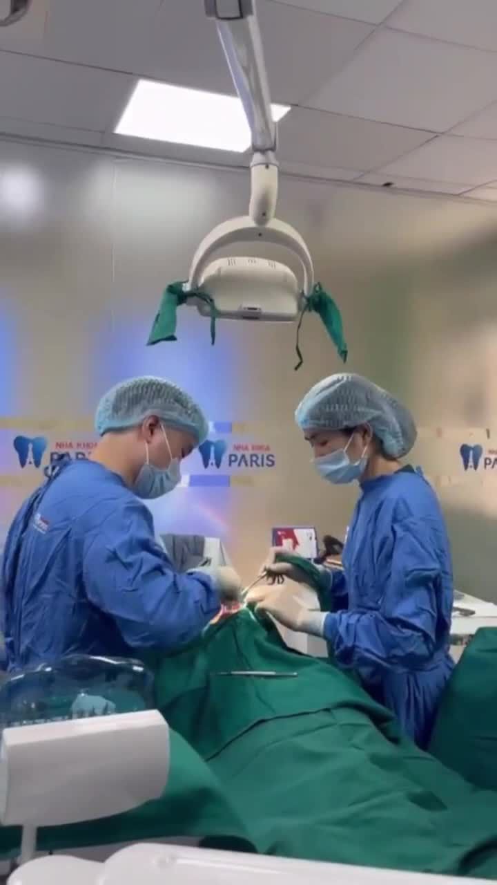 Cận cảnh cấy ghép trụ Implant ETK Paris tại Nha khoa Paris Chi nhánh Thái Thịnh