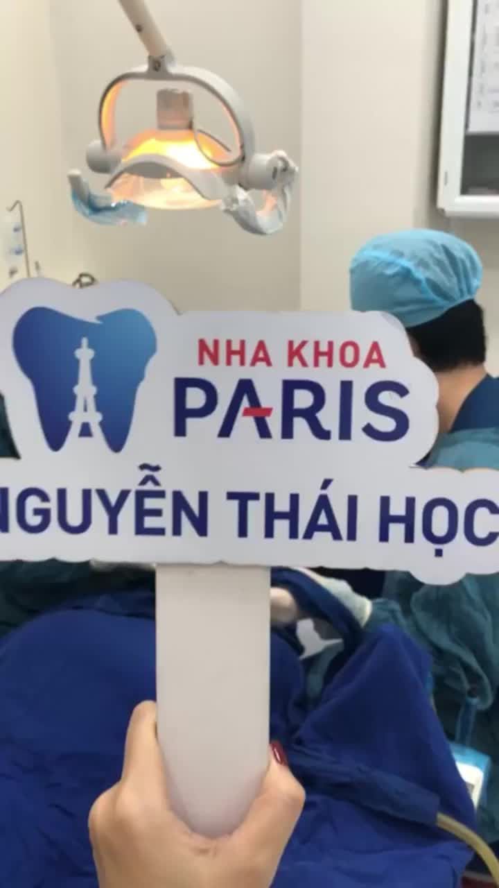 Cấy ghép 1 trụ Strauman Thụy Sỹ tại nha khoa Paris Nguyễn Thái Học