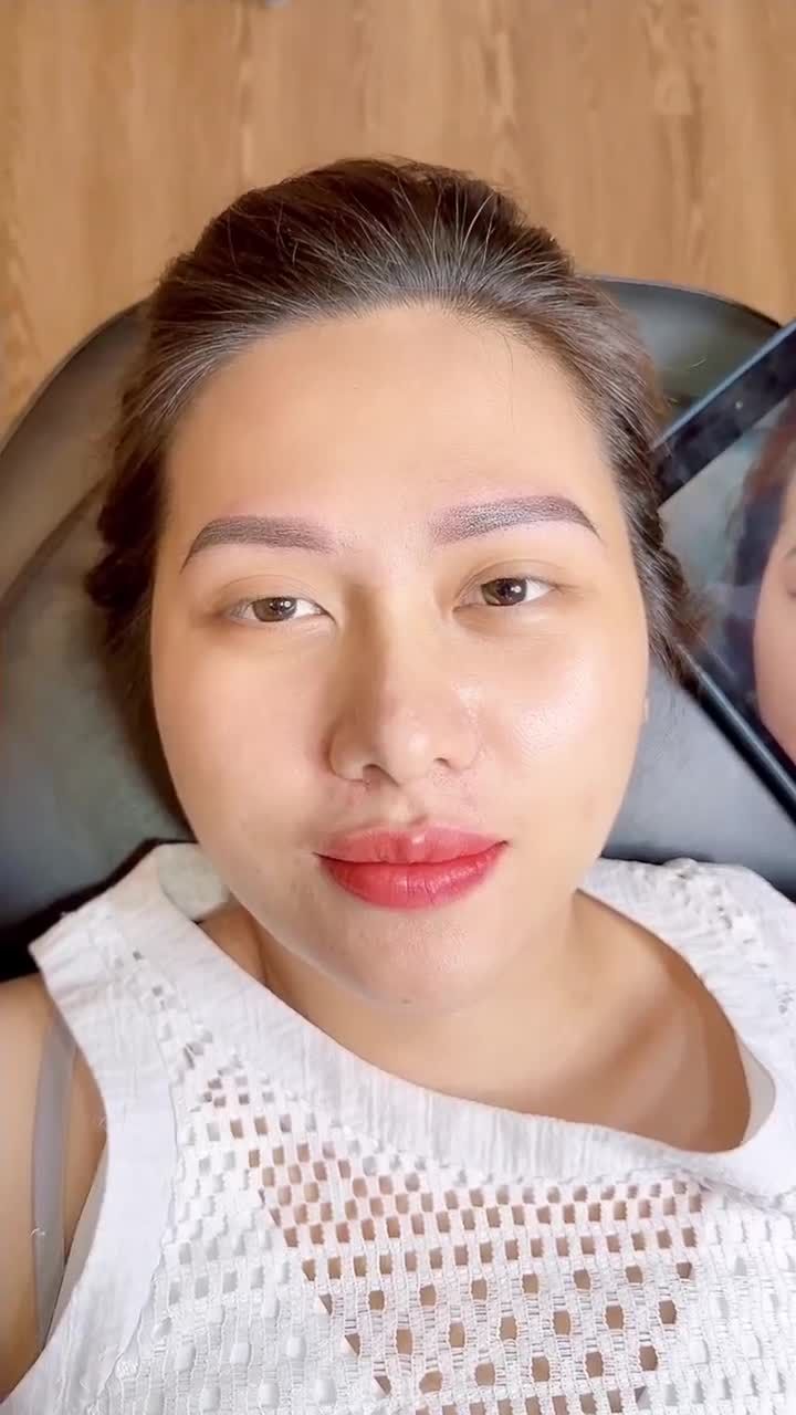 COMBO MÀY SẮC NÉT - MÔI CĂNG MỌNG QUYẾN RŨ ĐẸP TỰ NHIÊN GIÚP CHỊ KHÁCH HÀNG THĂNG HẠNG NHAN SẮC