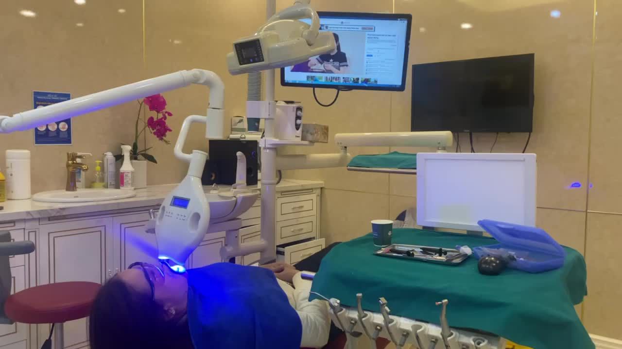 RĂNG TRẮNG SÁNG NỤ CƯỜI TỰ TIN ĐÓN XUÂN VỀ