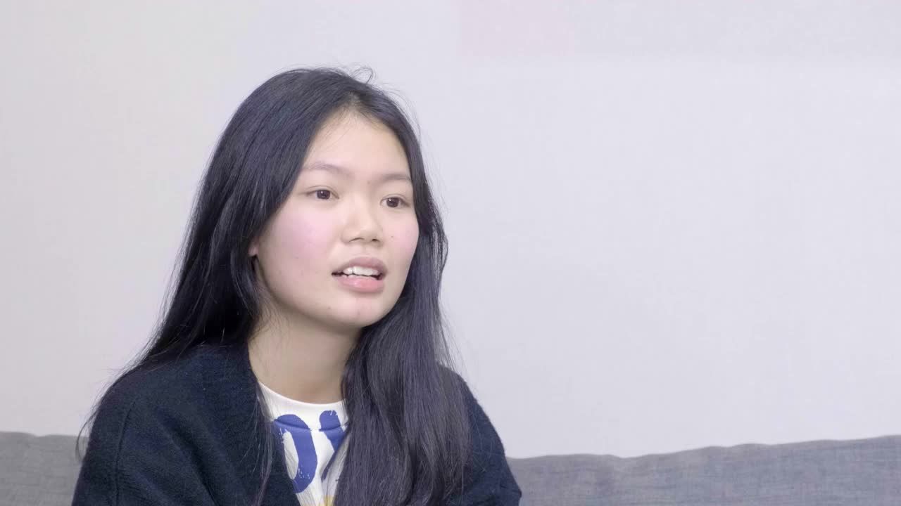 MẸ ĐẸP LÀM RĂNG SỨ - CON GÁI NIỀNG RĂNG INVISALIGN