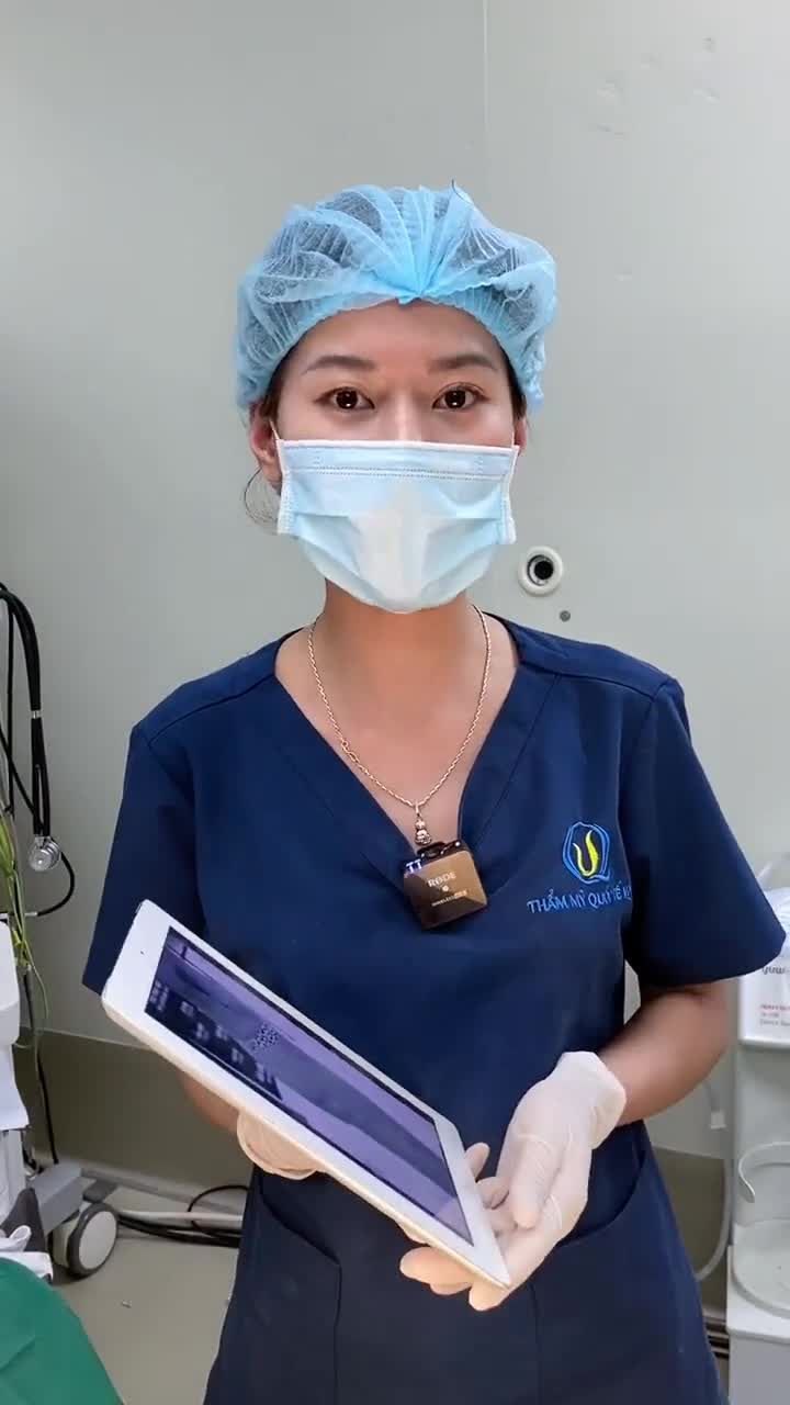 Mông tròn - dáng keo - eo con kiến