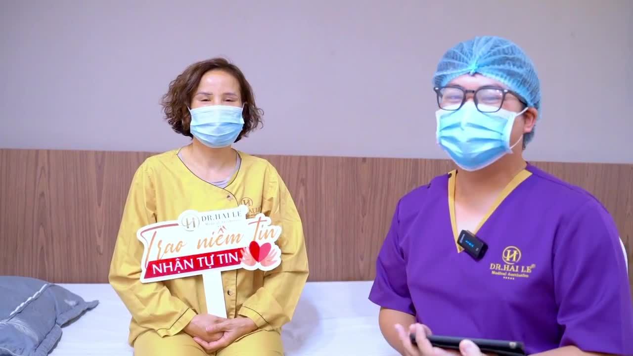 Nâng cung mày giúp vị khách hàng trẻ trung như như thế tuy chỉ lộ diện đôi mắt khi đeo khẩu trang