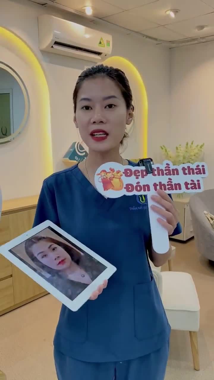 ''Cằm vuông + hàm bạnh'' hoá V-live sau 5 phút