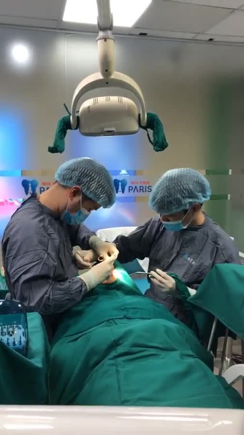 Cắm trụ ETK tại nha khoa Paris 12 Thái Thịnh Bs Lê Quốc Huy