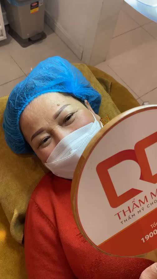 Kết quả có rồi cả nhà ơi! Hàng chân mày của cô rất đẹp, rất tự nhiên luôn đó ạ!