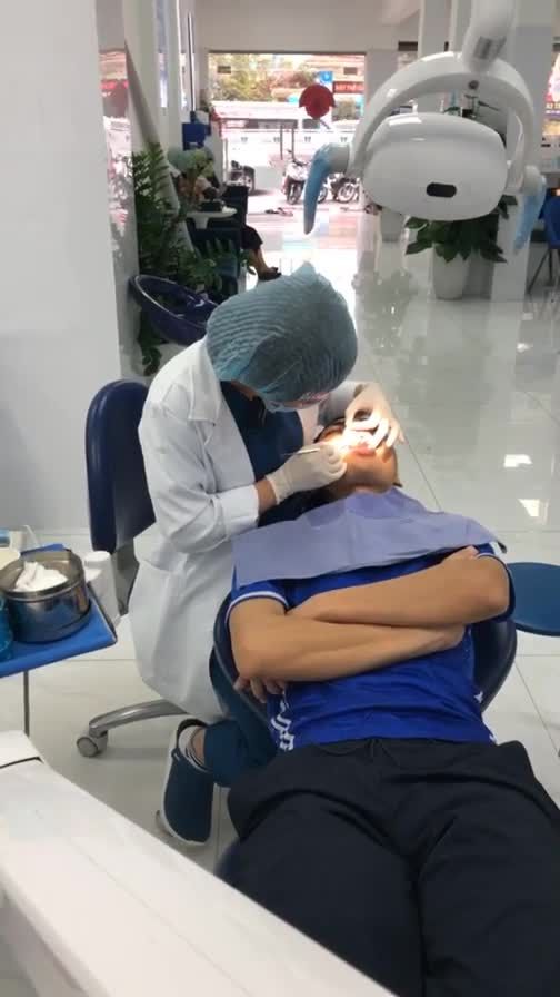 BẠN HÙNG MẤT 2 RĂNG CỬA KHÔI PHỤC THẾ NÀO?