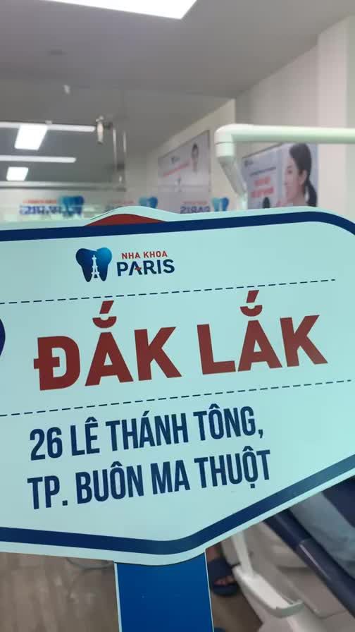 Quá trình gắn mắc cài kim loại tự buộc cho 1 vị khách hàng nam tại nha khoa Paris chi nhánh Buôn Ma Thuột nhé cả nhà ơi