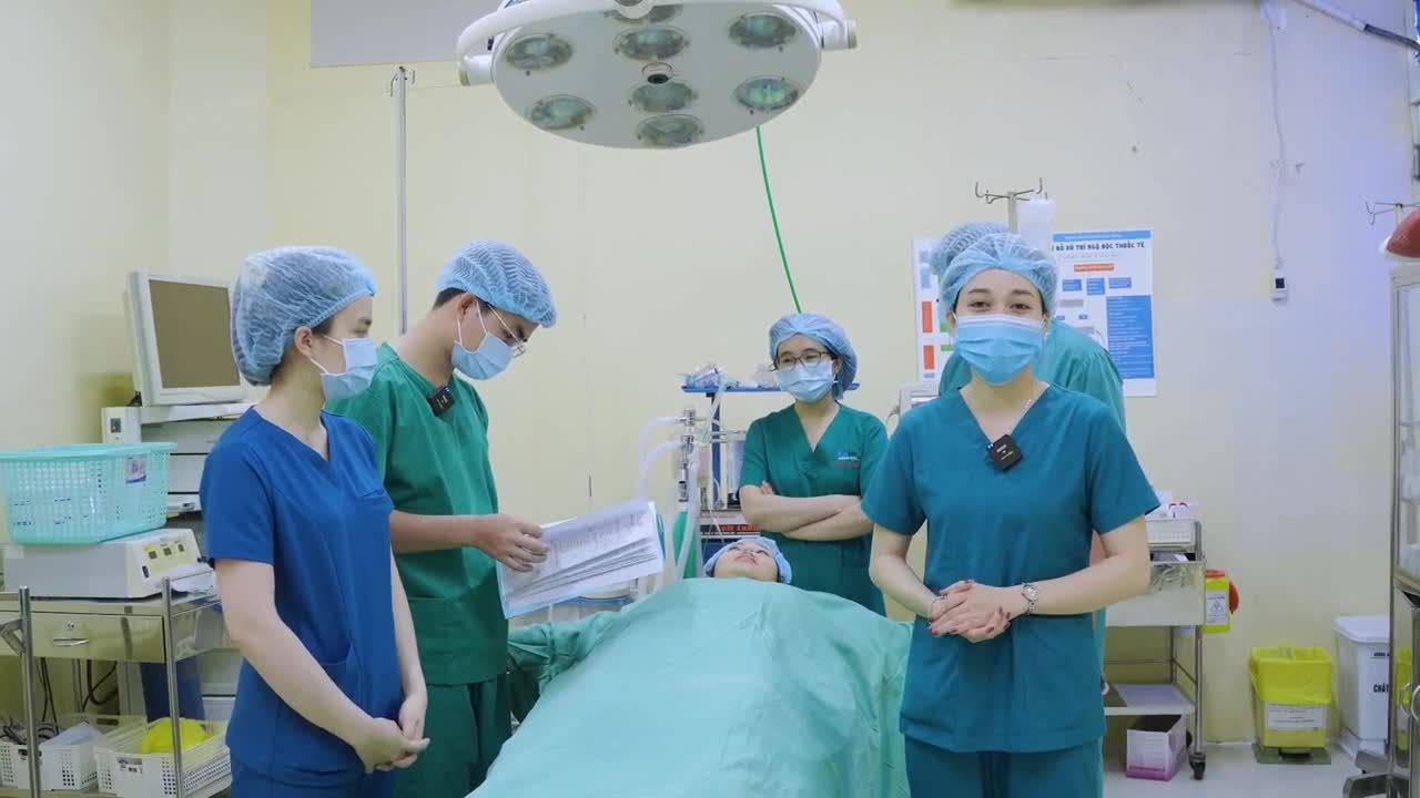 Trải qua các bước thăm khám, xét nghiệm sức khoẻ trước ca hút mỡ tạo dáng, hiện tại, hồ sơ xét duyệt của Chị Thuý Nga đã có.