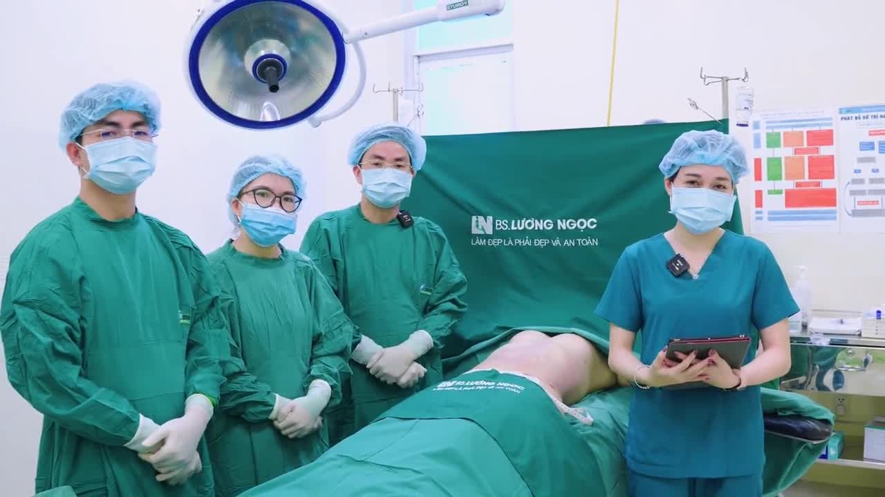 Hiện tại, công đoạn hút mỡ lẫn  cấy mỡ tạo dáng vòng 1 đã hoàn thành đã được Ekip Bác sĩ Lương Ngọc hoàn thành trong hơn 2 giờ.