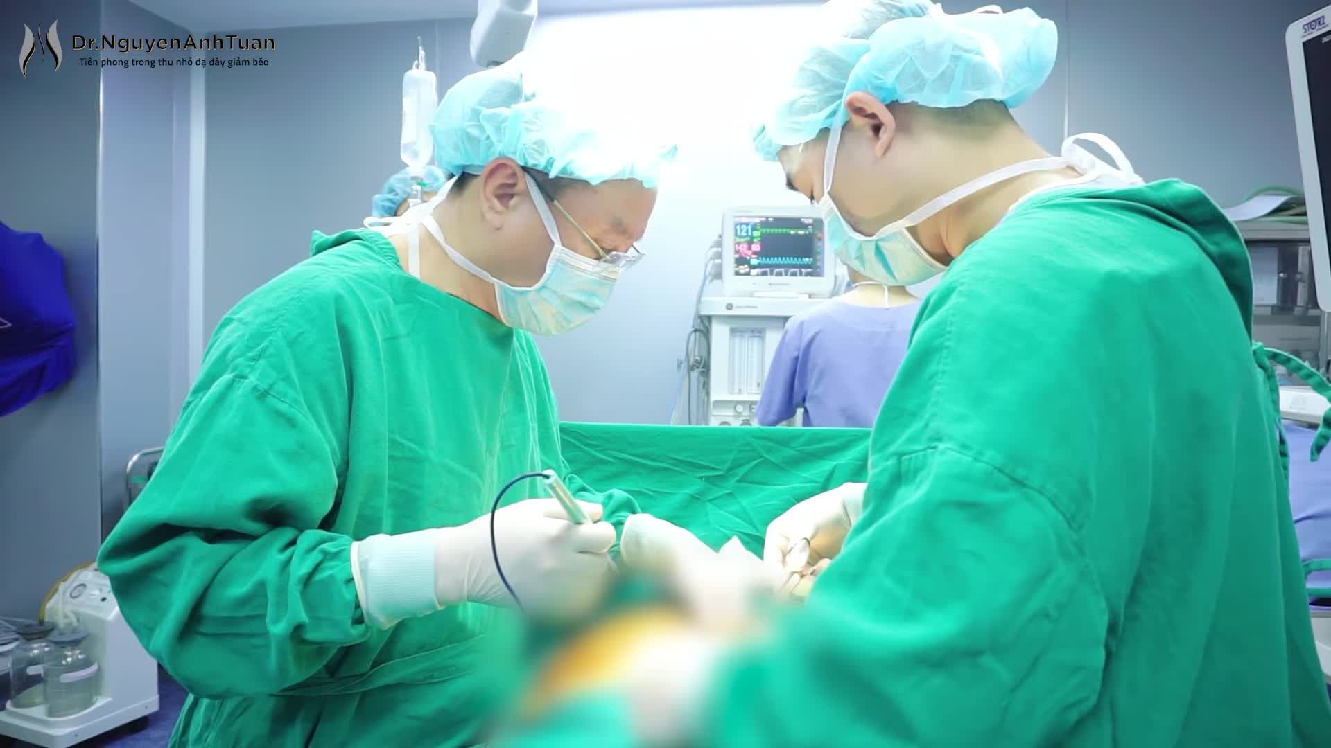 Ca phẫu thuật thu nhỏ dạ dày cho bệnh nhân đến từ Sóc Trăng nặng 117kg, chỉ số BMI=46 là mức độ béo phì trầm trọng đối với người Việt Nam.
