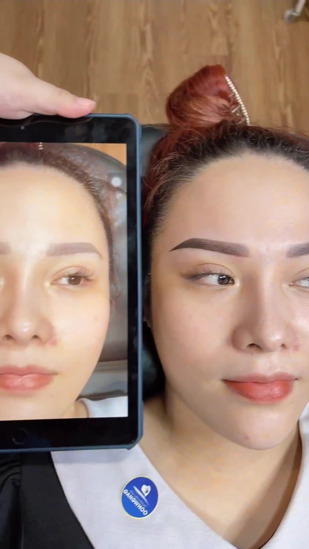 KHUÔN MÀY SẮC NÉT ĐẸP TỰ NHIÊN GIÚP CHỊ KHÁCH HÀNG THĂNG HẠNG NHAN SẮC