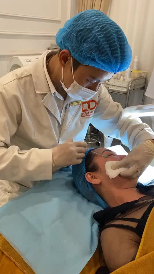 Điều trị nám bằng Laser kết hợp tiêm Mesotherapy.