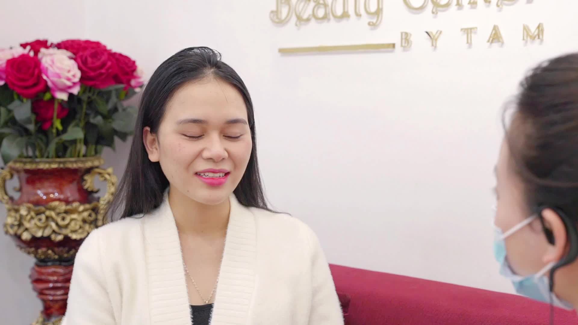 Khách hàng đến tái khám tại TMV Tấm sau khi làm Vline Perfect