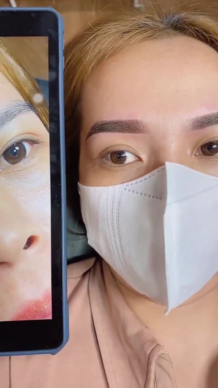 KHUÔN MÀY SẮC NÉT ĐẸP TỰ NHIÊN GIÚP CHỊ KHÁCH HÀNG THĂNG HẠNG NHAN SẮC
