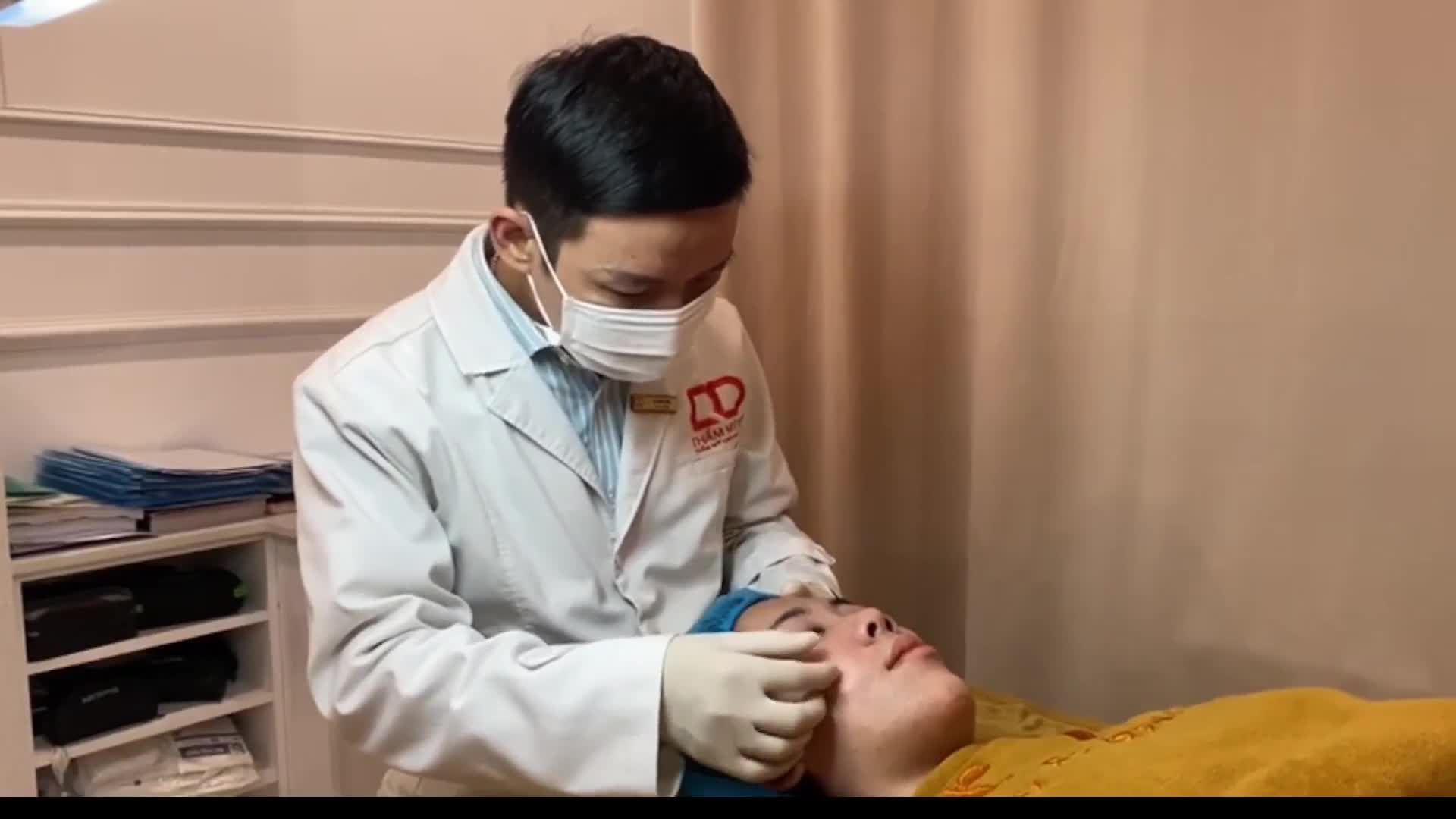 Điều trị mụn hiệu quả cần sự kết hợp chặt chẽ giữa bác sĩ và khách hàng.
