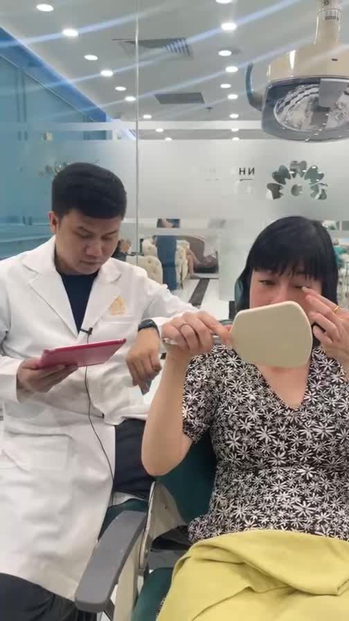 Sau khi có hàm răng mới, chị thấy bản thân mình thay đổi hoàn toàn.