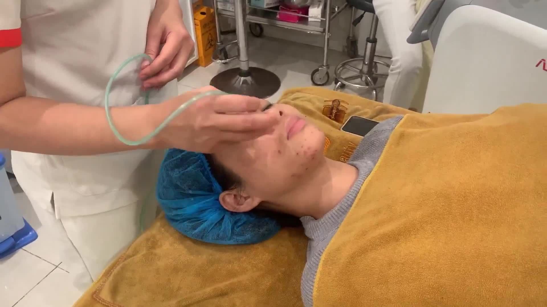 Điều trị mụn không thể “một sớm một chiều”.