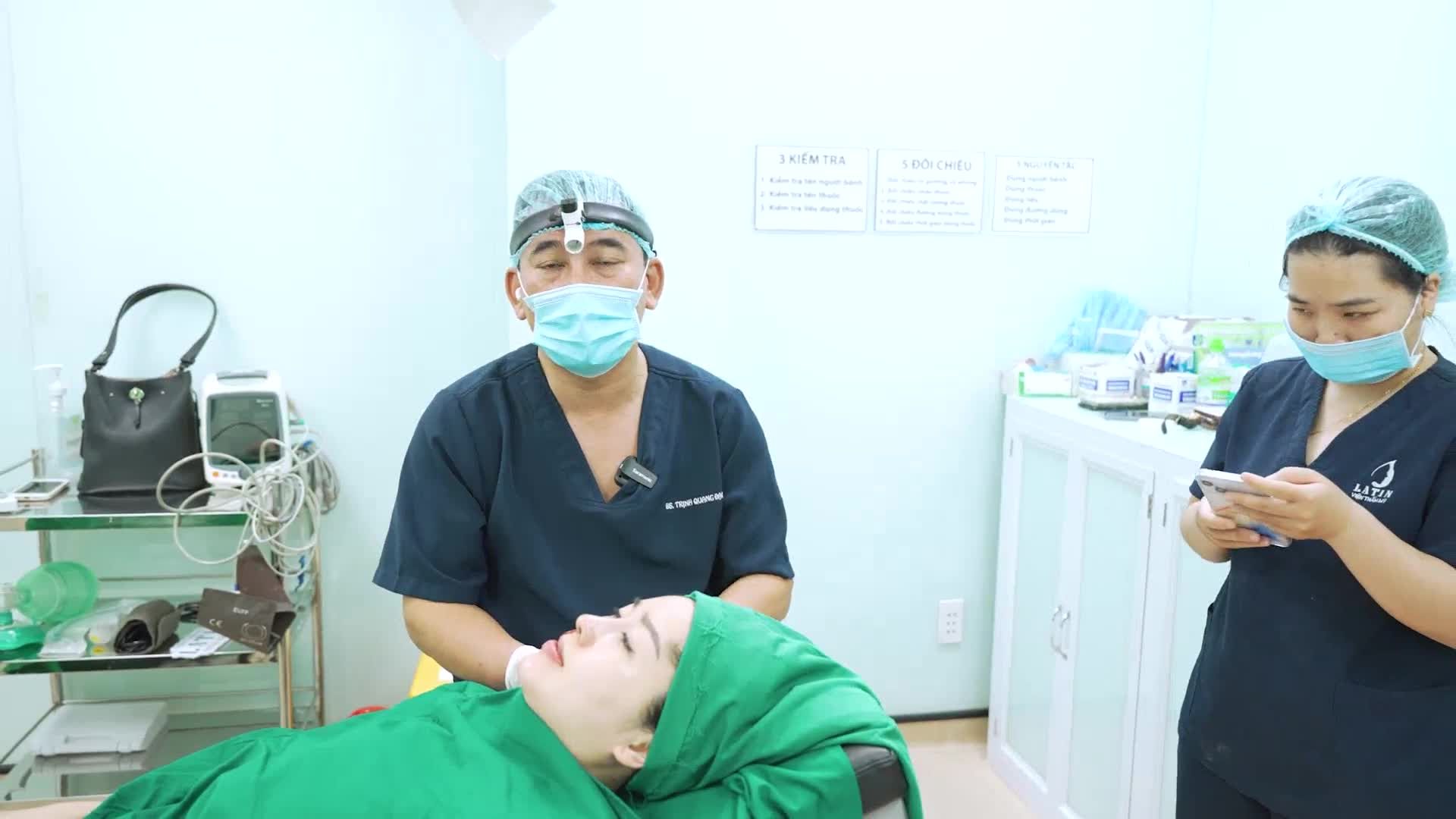 bác sĩ Đại phân tích ca combo mũi cằm vừa hoàn thành Bất ngờ trước sự thay đổi quá xuất sắc cho sự thay đổi của chị khách hàng đến từ Vũng Tàu.