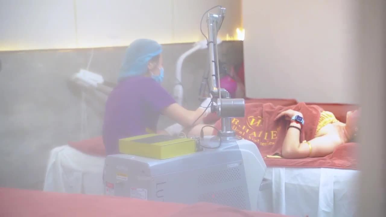 Đến Dr.Hải Lê làm đẹp còn được miễn phí làm hồng "Cô bé" nữa nên chị em cứ bị thích cơ ạ