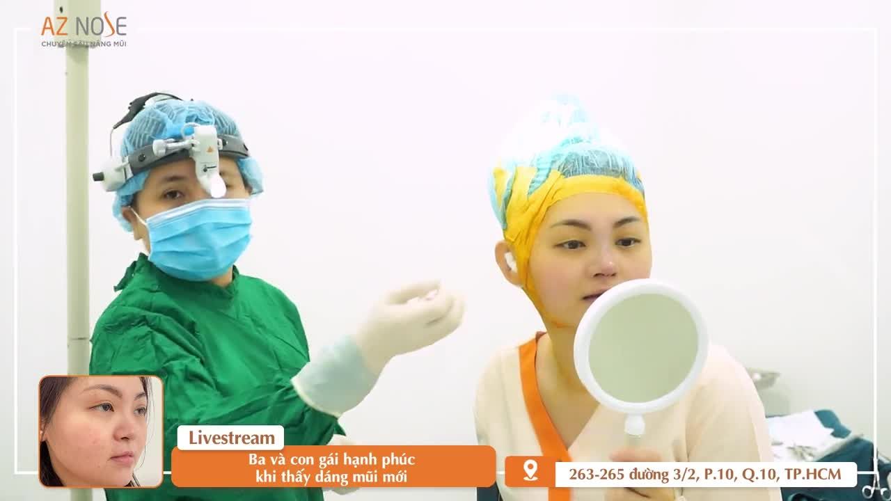 "Nhìn con khác quá, ba không biết nói sao"
