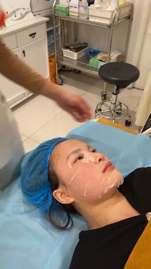 Đã có kết quả ca tiêm Mesotherapy buổi thứ 3 rồi ạ. Mời mọi người vào xem nhé. Da chị khách căng bóng rất đẹp.