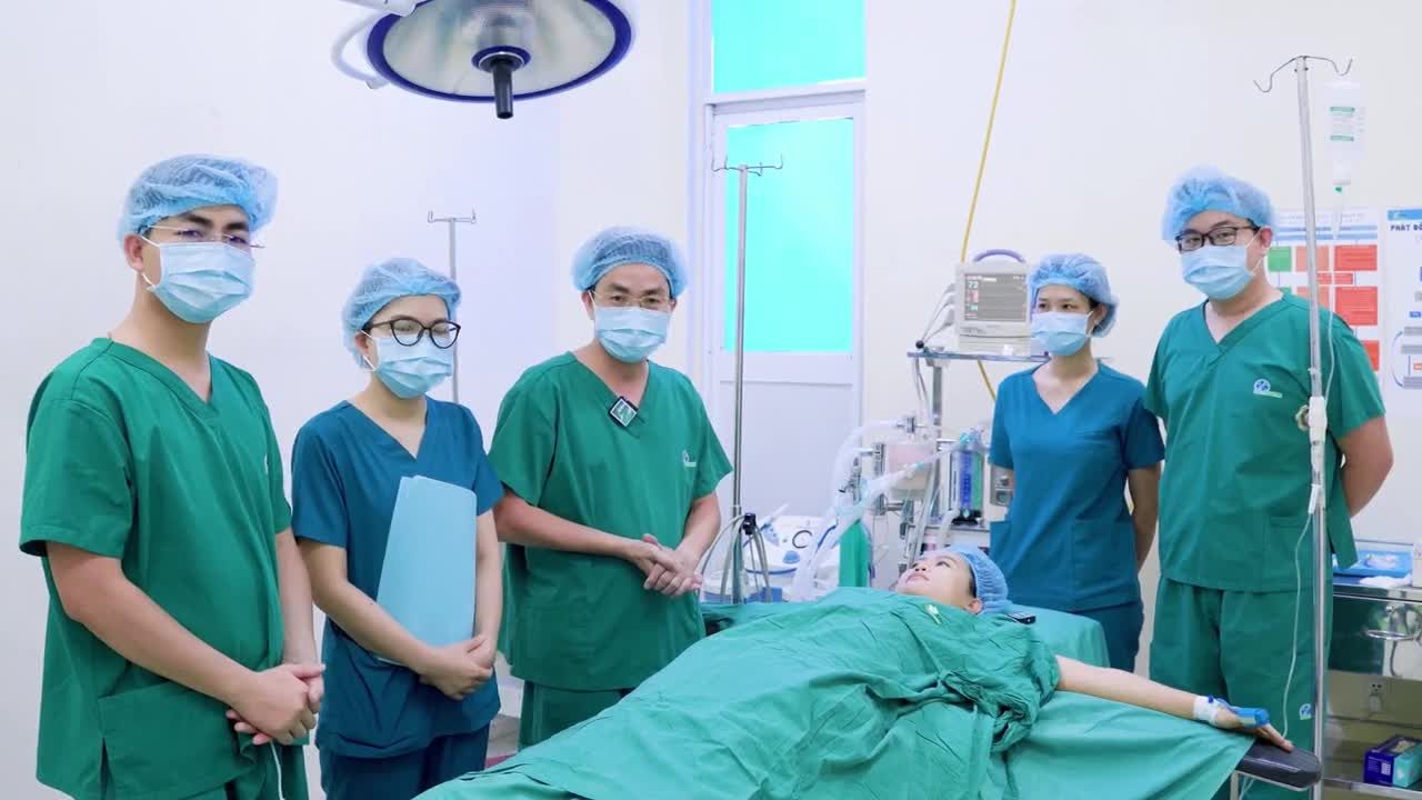 Khi tiếp nhận thực hiện hút mỡ, Ekip Bác sĩ Lương Ngọc luôn đảm bảo nghiêm ngặt quy trình thăm khám – sàng lọc sức khoẻ trước khi tiến hành cho Khách hàng.