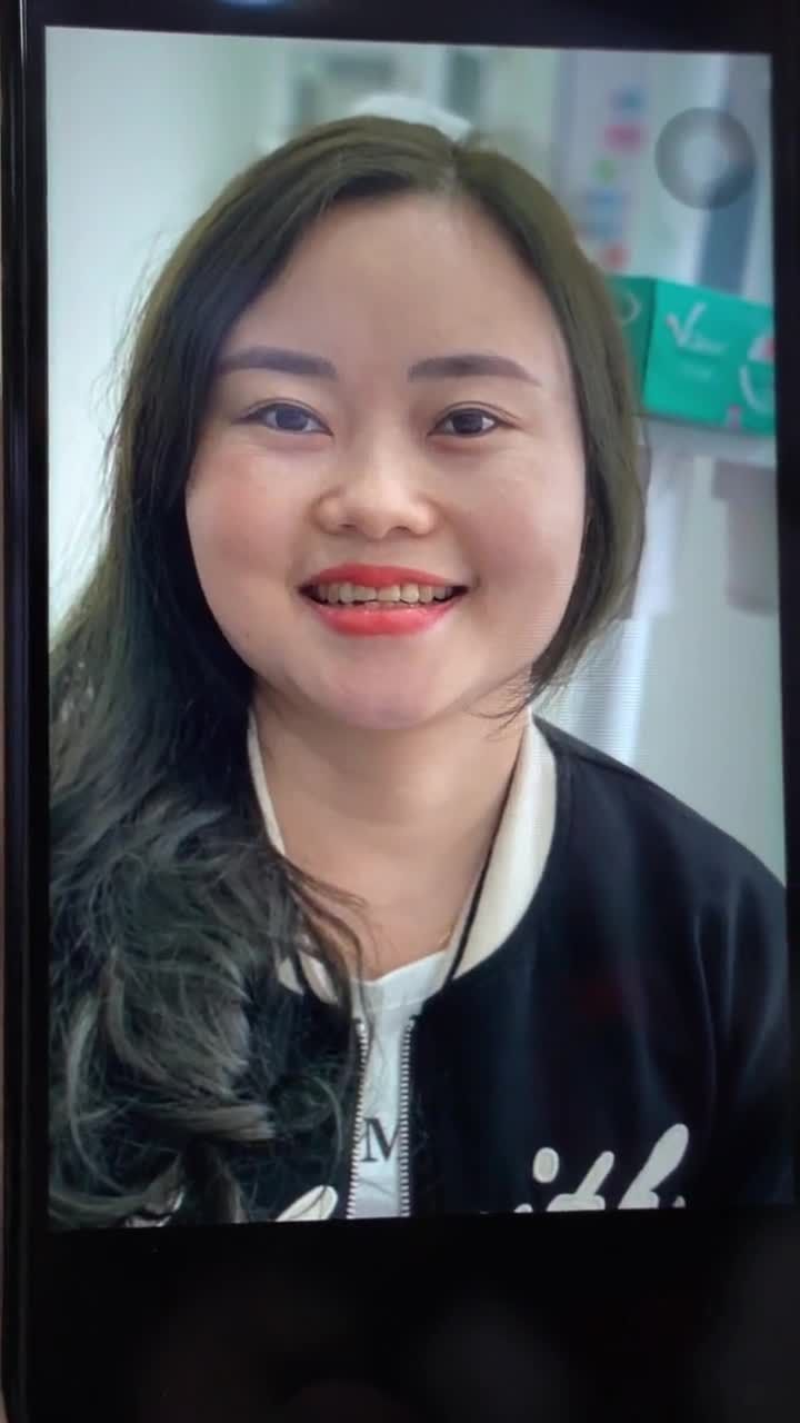 NỮ KHÁCH HÀNG XINH ĐẸP ĐẾN TỪ BẮC KẠN