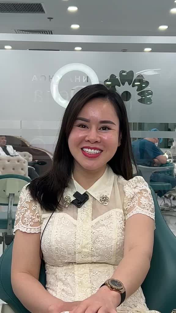 Cùng lắng nghe những chia sẻ của chị Nguyễn Uyên sau 5 năm thẩm mỹ răng sứ tại Delia.