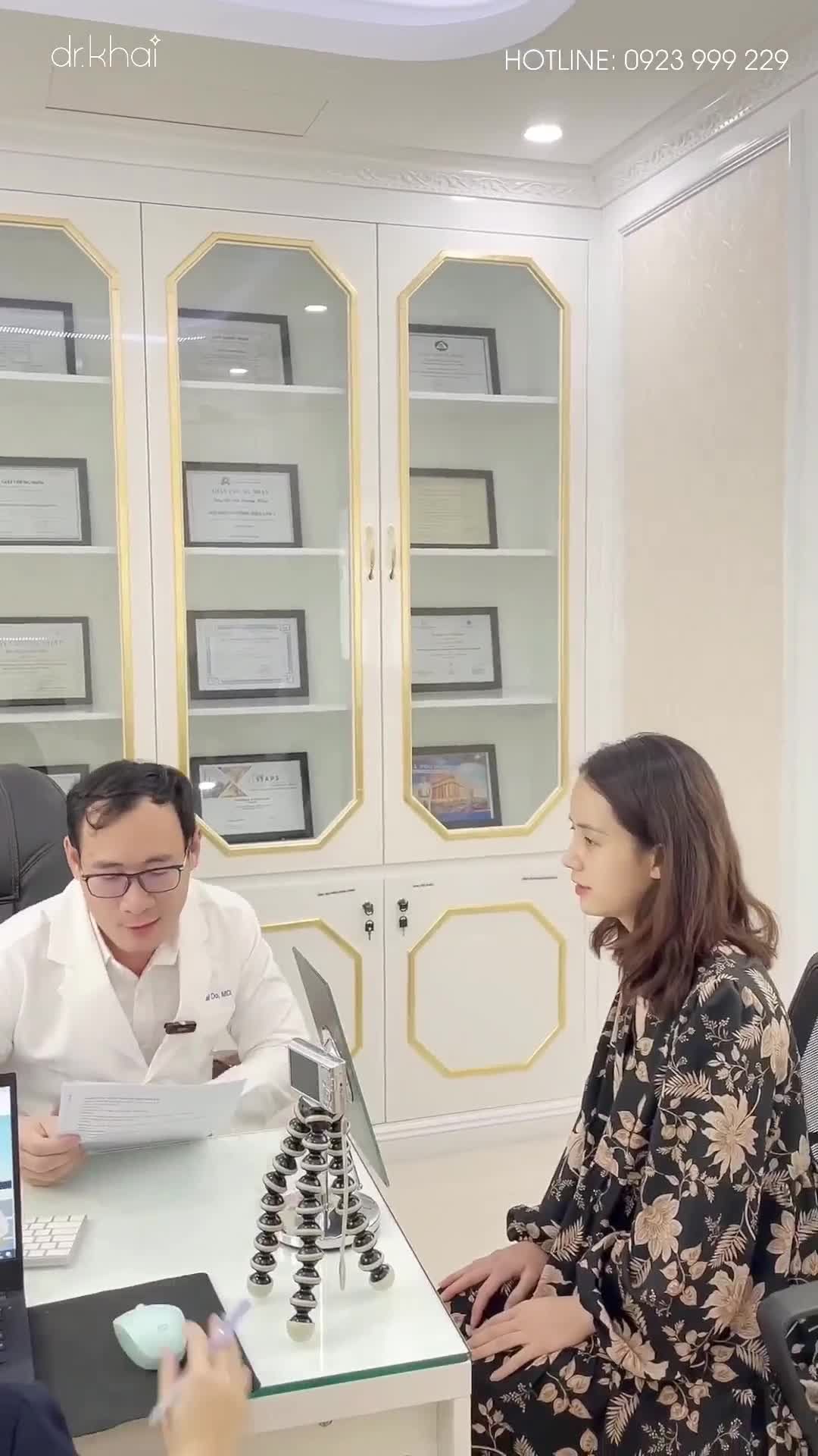 TỪ MỸ VỀ TÁI KHÁM SAU 1 THÁNG NÂNG MŨI SỤN SƯỜN