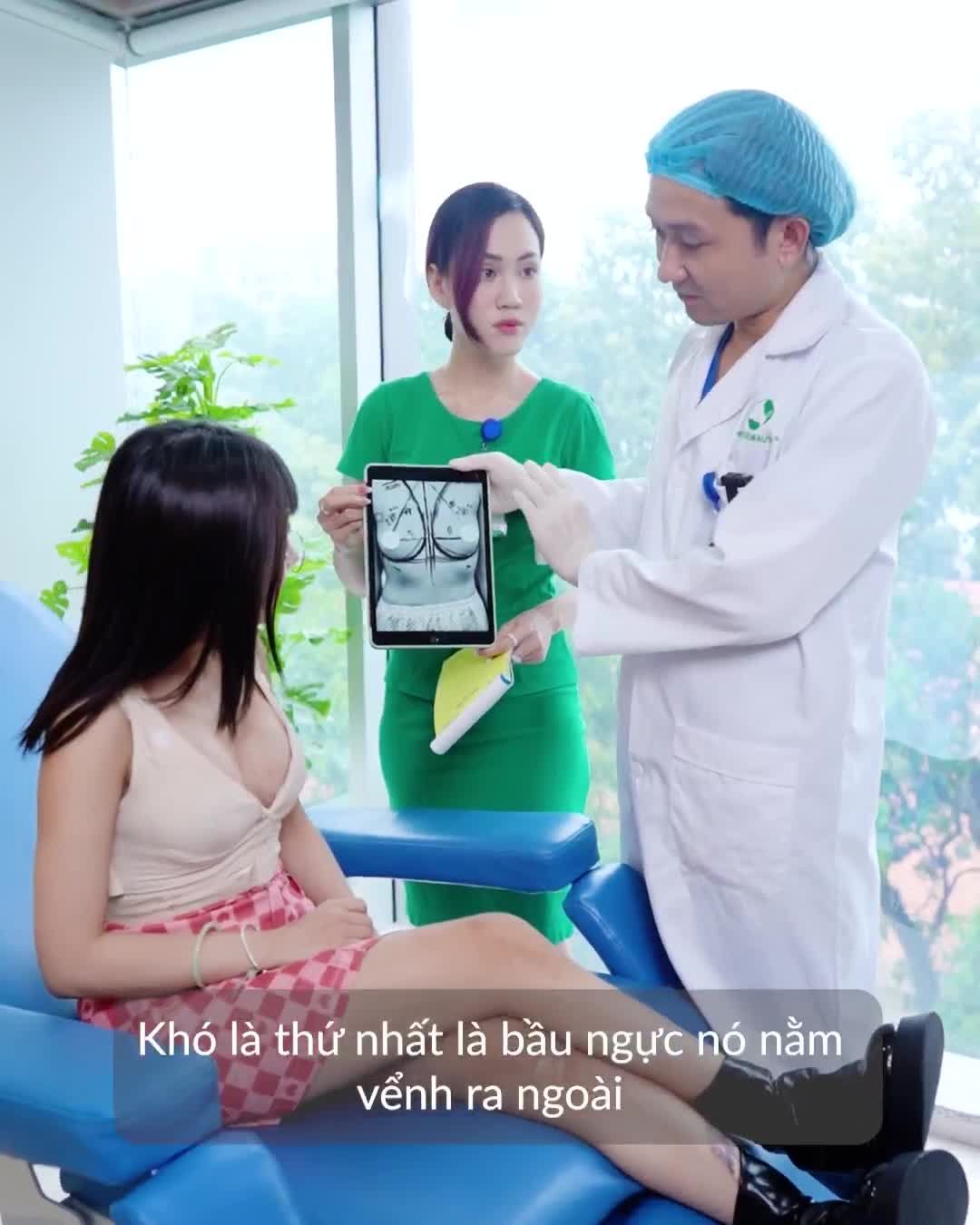 V1 cực sexy, khe y - line hấp dẫn trong ngày tái khám của Hot tiktoker Vân Anh