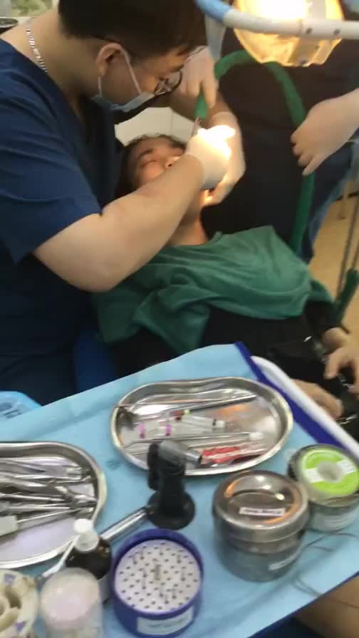 Nhổ răng khôn để hỗ trợ quá trình chỉnh nha bệnh nhân Nguyễn Thùy Dương 22 tuổi
