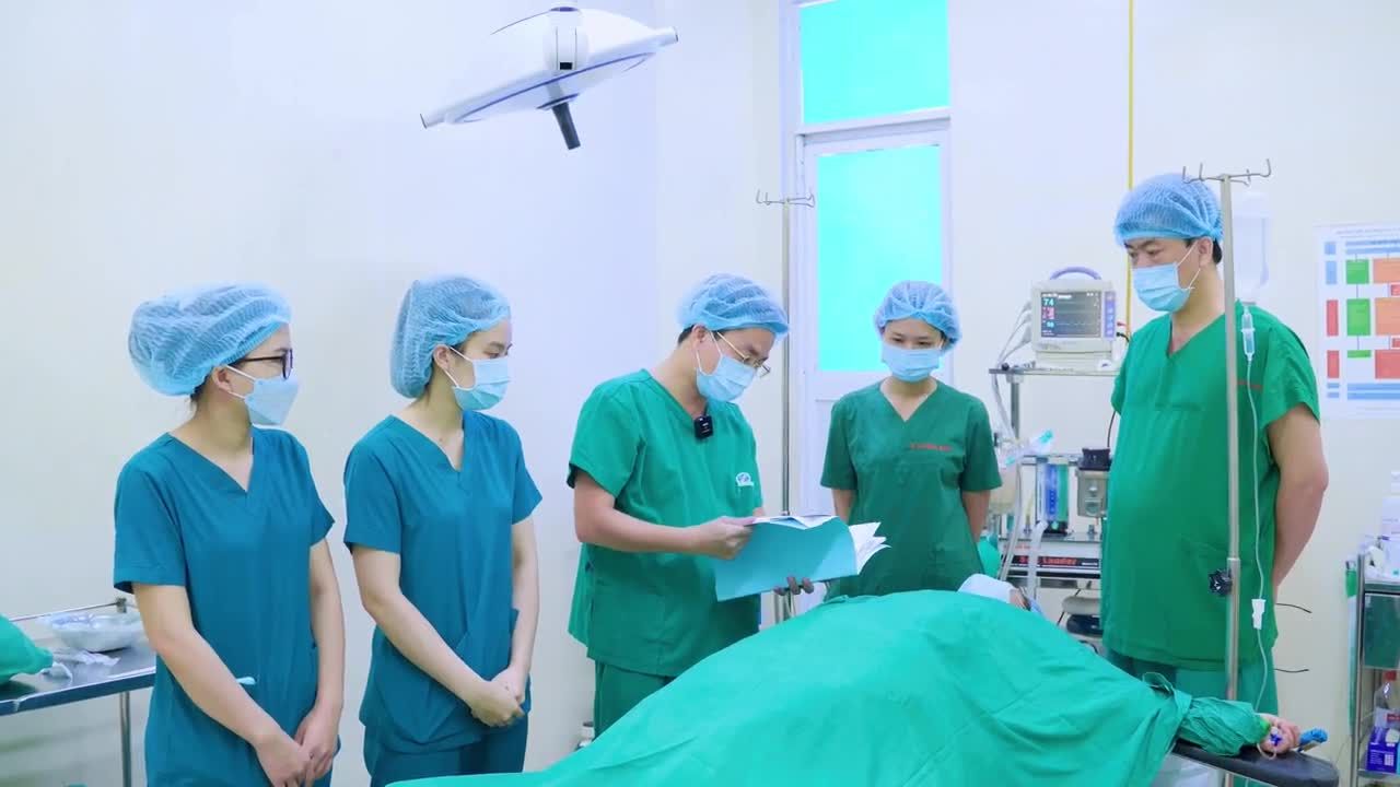 hút mỡ tạo dáng thẩm mỹ cách đây ít phút ngay tại phòng thủ thuật Bệnh viện cho Chị Khách hàng